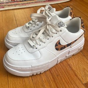 Nike Air Force 1 Pixel SE